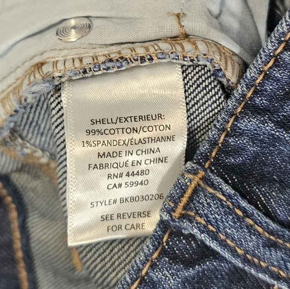 TINSELTOWN | 90's BABY HIGH-RISE BOOTCUT DISTRESSED JEANS \\ SIZE 9…
